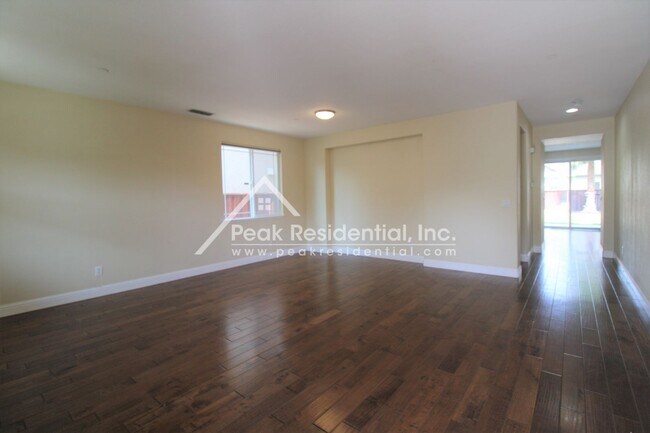 Photo - Newer Woodland 3bd/2.5ba House with Loft!!