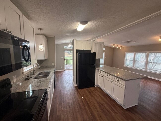 Photo - **Renovated**2 bed 2 bath home