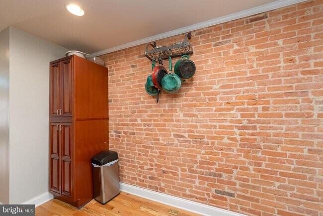 Photo - 1825 Light St