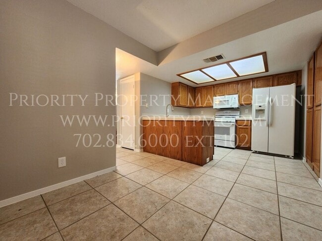 Photo - 2052 Waverly Cir