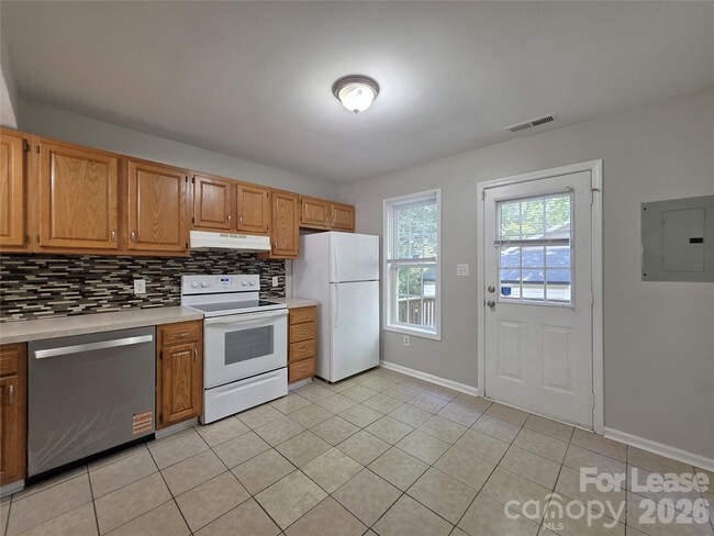 Photo - 268 Southcircle Dr NW