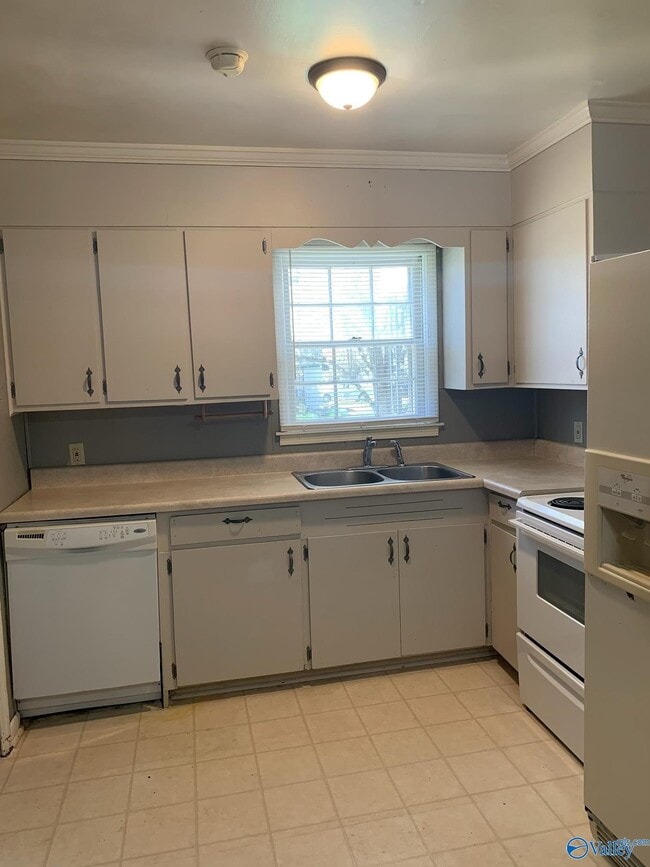 Photo - 315 Thornton Ave SW