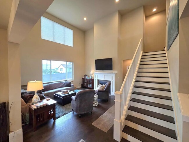 Photo - Large 3 bedroom, 3 bath newer build in sou...