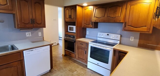 Photo - LARGE HOME WITH BEAUTIFUL VIEWS OF BOTH GR...