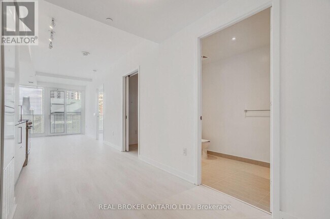 Photo - 3900 Confederation Pkwy Unit 1112