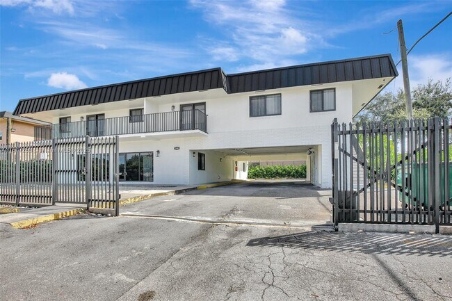 Photo - 5980 SW 40th Ave Unidad E