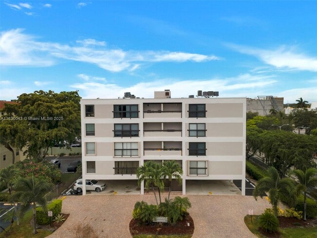 Photo - 5495 NE 25th Ave Unidad 200 Rental