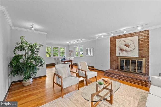 Photo - 3035 Hazelton St