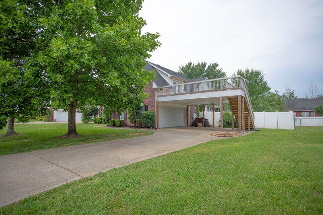 Photo - "Charming 4-Bedroom Retreat with Guest Suite & 3 Baths in Murfreesboro!"