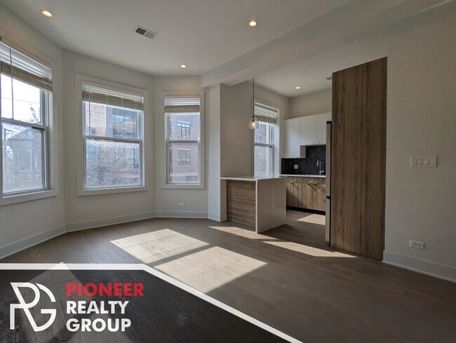 2122 W Belmont Ave Unit 2