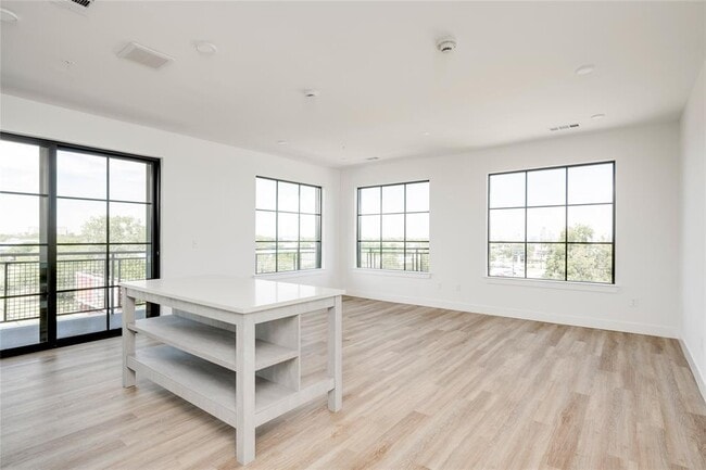 Building Photo - 4315 S Congress Ave Unit 526 Rental