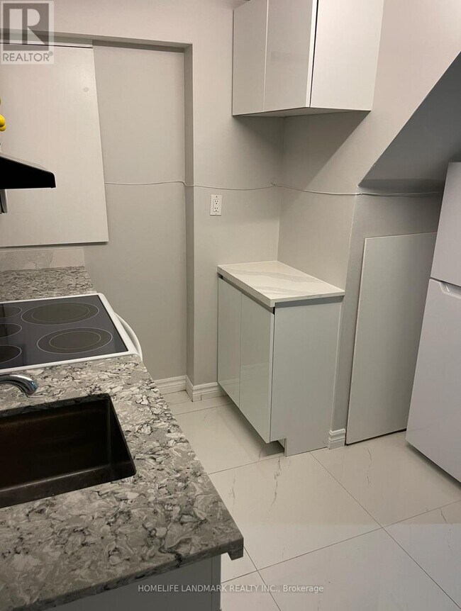 Photo - 422 Church St S