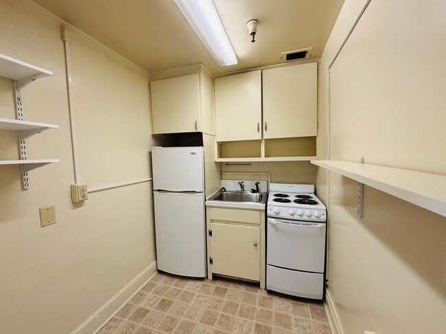 Photo - 1 Bedroom, 1 Bath Apartment Unit 37