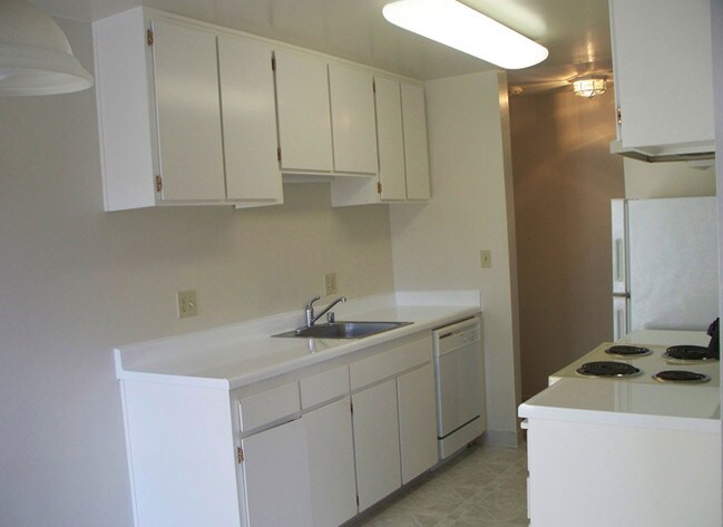 Photo - The Three Crowns Apartments