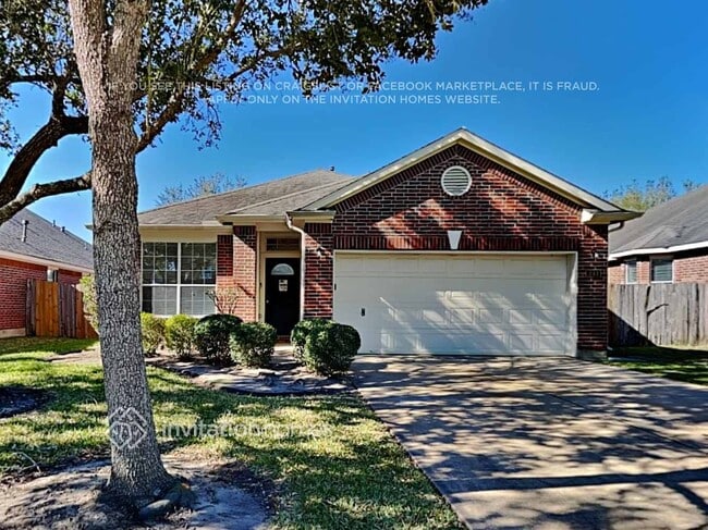 Building Photo - 411 Drake Ln