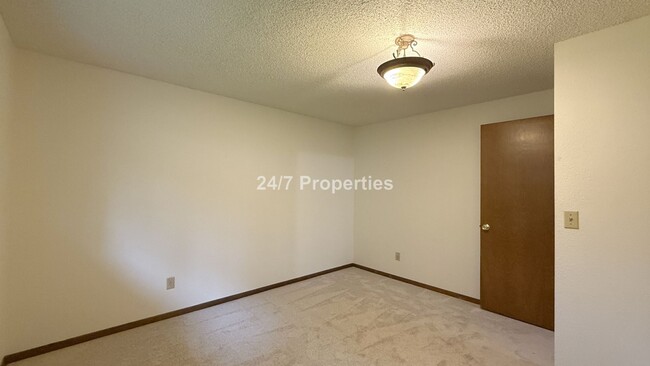 Photo - Cute 3 BD | 1.5 BA Home in Lake Oswego - Lake Access!