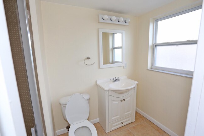 Photo - 225 5th Ave NE