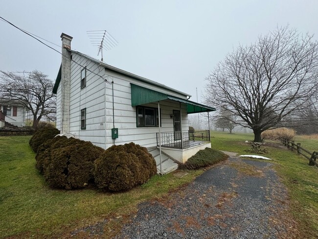 Building Photo - Single Family Farm Home