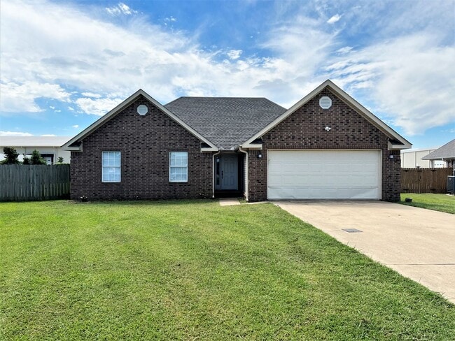 Building Photo - 3 Bedroom, 2 Bath Home in Valley View with Privacy Fenced in Backyard! June move in!!