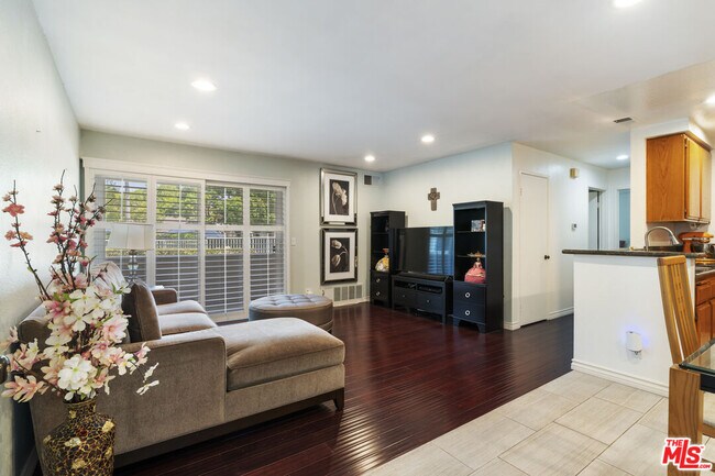 Photo - 3863 Thorncroft Ln Unit E