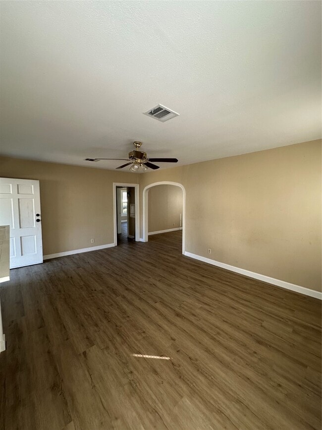 Photo - 6908 Moss Rose St