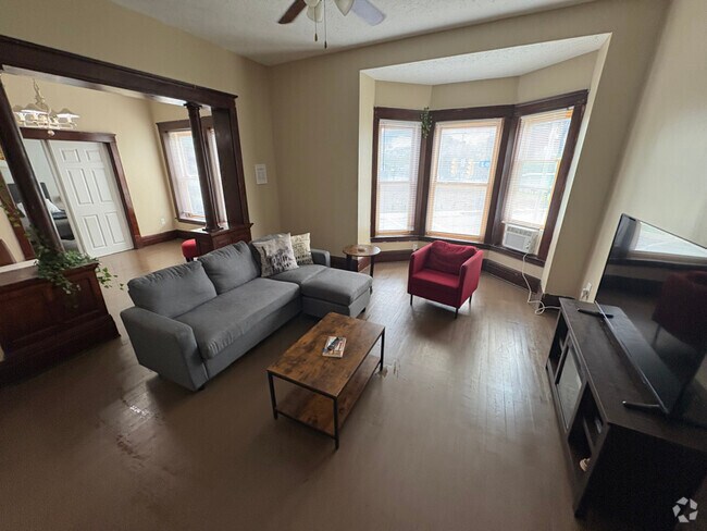 Building Photo - 3154 E 49th St Rental