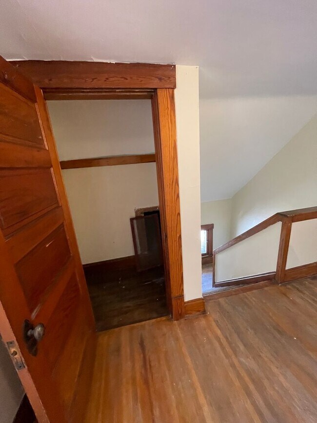 Photo - Large Brick 7 bedroom home. email Amber@os...