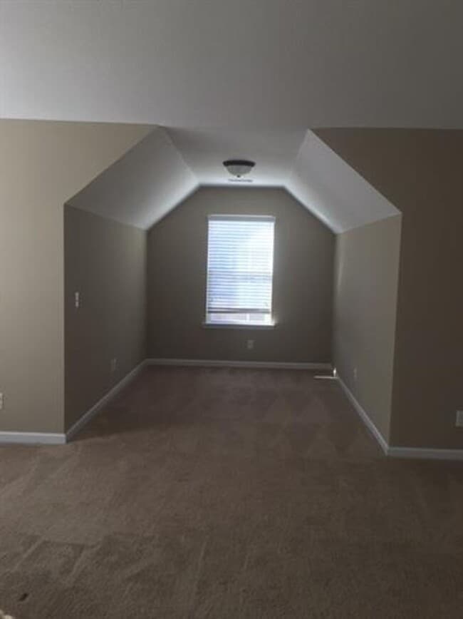 Photo - 607 Red Oak Ln