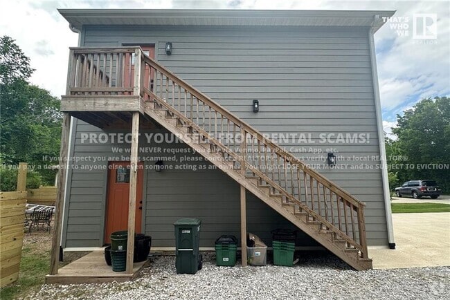 Building Photo - 2001 Shady Ave Unit 3 Rental