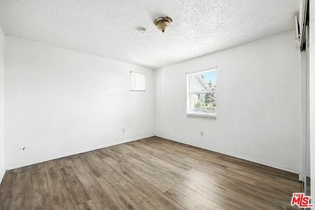 Photo - 3962 1/4 S Hobart Blvd