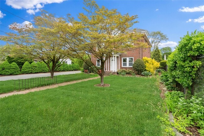 Photo - 1030 Glen Cove Ave