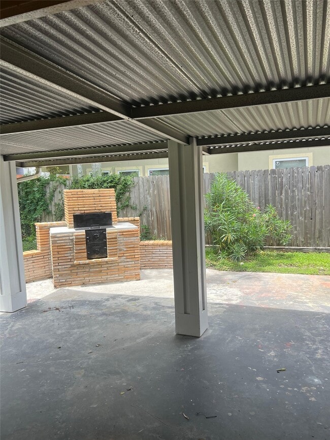 Photo - 2911 Linkwood Dr