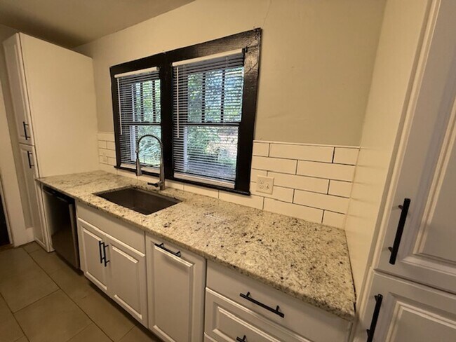 Photo - 503 Tyler St