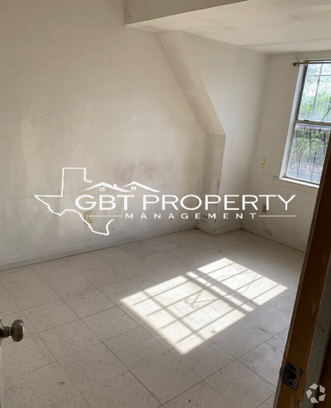Building Photo - 516 W Ave B Unit 3 Rental