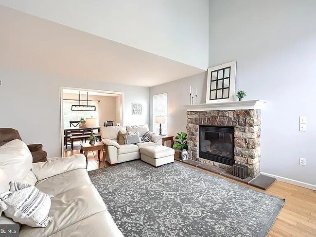 Photo - 102 Bloomfield Dr