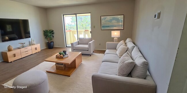 Photo - Top-floor 2-bedroom, 1-bath condo in Thornton with lots of natural light. Unidad 1-301