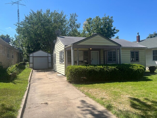 2 BEDROOM HOME 1 BATH HOME WITH A SINGLE G... - 2 BEDROOM HOME 1 BATH HOME WITH A SINGLE G...