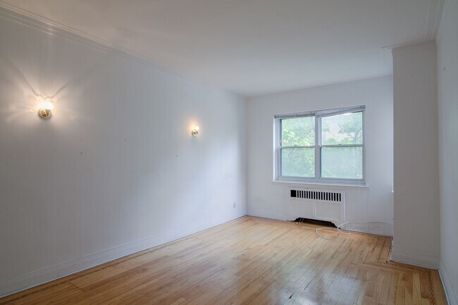 Photo - 6210 Avenue Deacon 6210 Chemin Deacon Unité 00A6