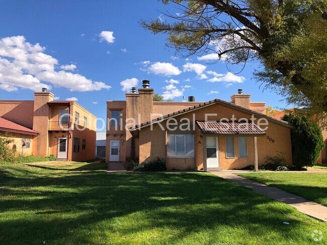 Building Photo - 2 Bedroom Townhouse