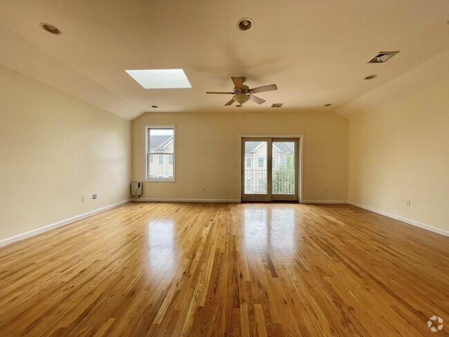 Building Photo - 264 Custer Ave Unit 2 Rental