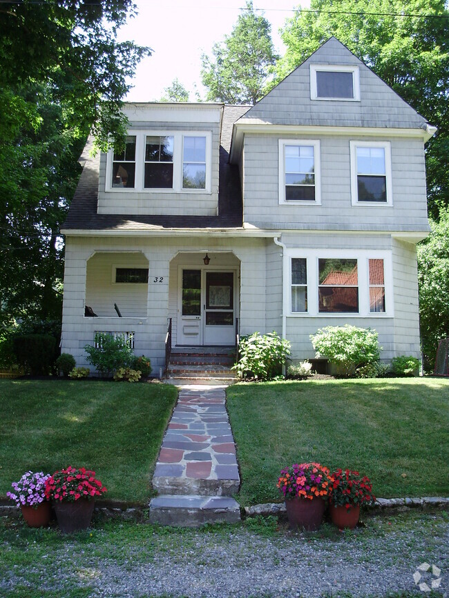 Building Photo - 32 Endicott St Rental