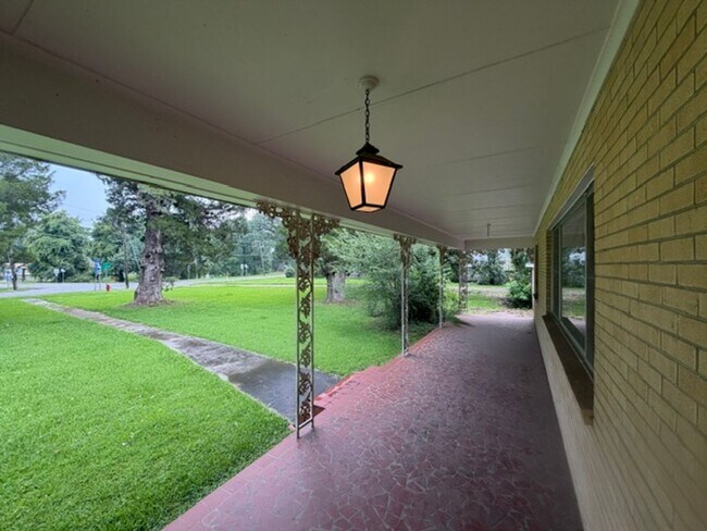 Photo - Spacious 3-Bedroom Home on an Expansive Lot in Maringouin