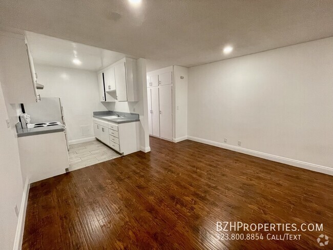 Building Photo - Beautiful 1 Bedroom in Prime Hollywood Unit 27 Rental