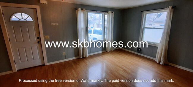 Photo - 609 W 10th St