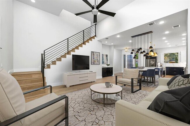 Photo - 407 El Paso St