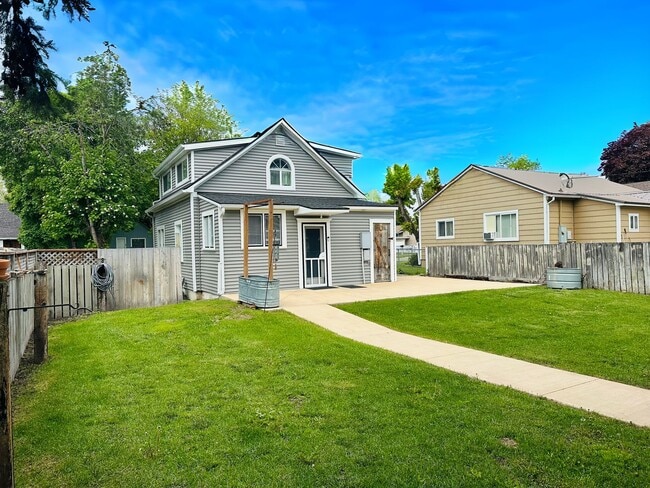 Building Photo - Gorgeous Kalispell home with Historical Charm