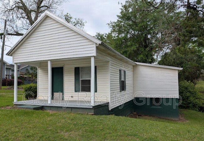 Building Photo - 2955 N Caledonia St