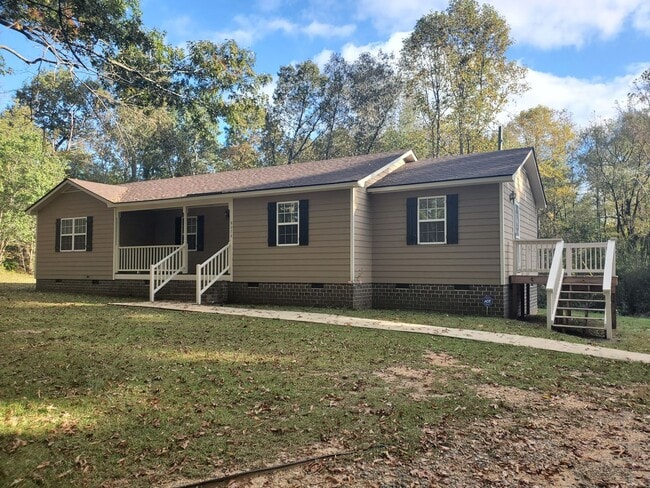 NEW LISTING! 3 Bedroom/ 2 Full Bath Home L... - NEW LISTING! 3 Bedroom/ 2 Full Bath Home L...