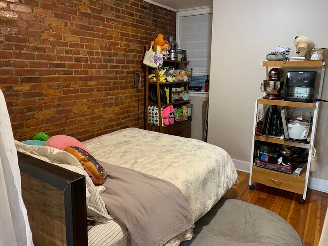 Room 1: Dining Room or Bed Room - 380 Riverway Unit A