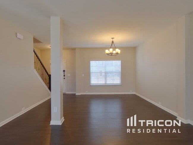 Photo - 715 Pollyanna Dr